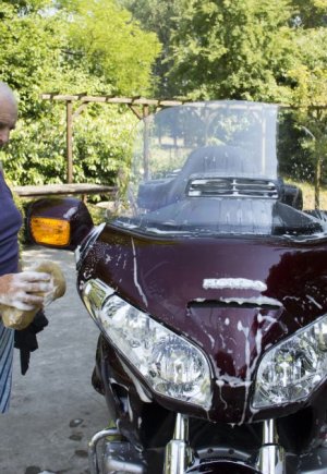 Шлюха по вызову сосет маленький хуй старикана картинка 1