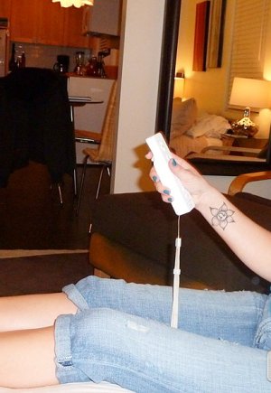 Любительскую цыпочку принуждают к съемкам домашнего порно Фото 3